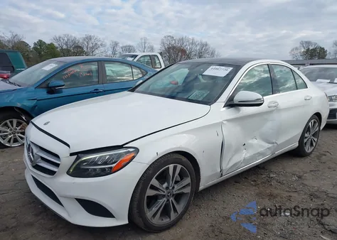 2021 Mercedes-Benz C 300 Sedan z USA, uszkodzony, nr VIN W1KWF8DB2MR606717